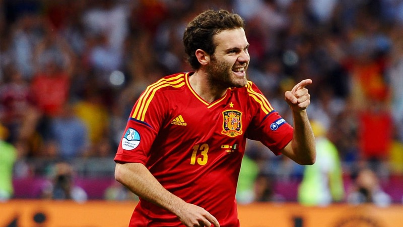 Tiếc là cầu thủ Juan Mata chưa thể sáng ngang với các huyền thoại cùng thời