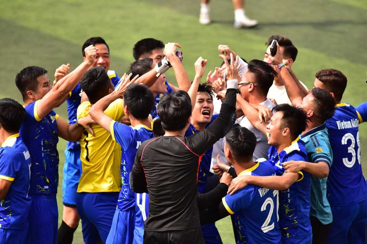 Các Chức Vụ Trong Bóng Đá: Vai Trò Và Nhiệm Vụ Của Từng Chức Vụ